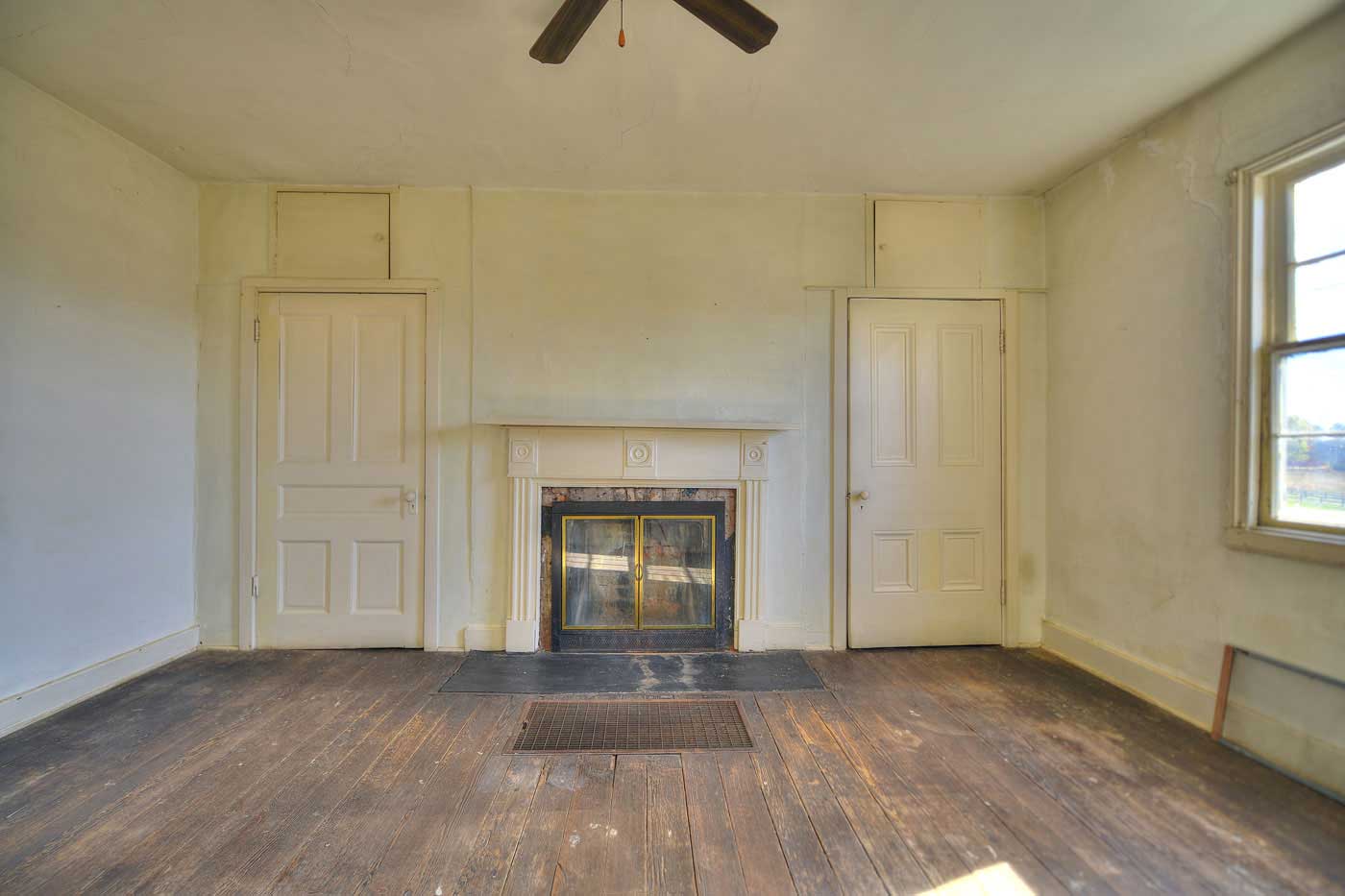 upstairs primary c.1830 Historic Fishback House