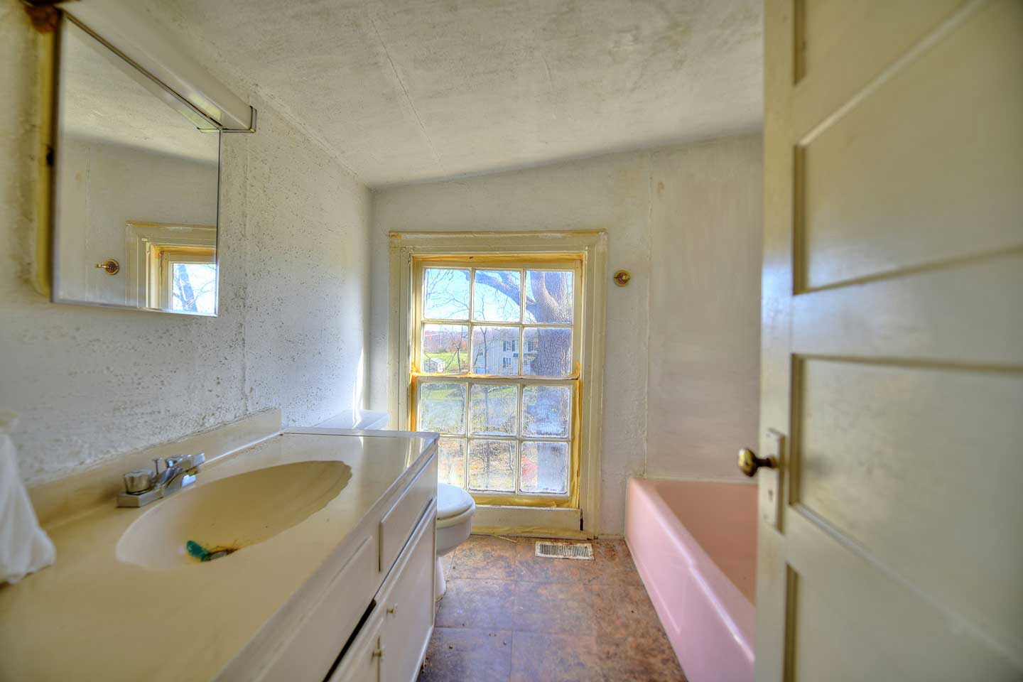 upstairs bath c.1830 Historic Fishback House