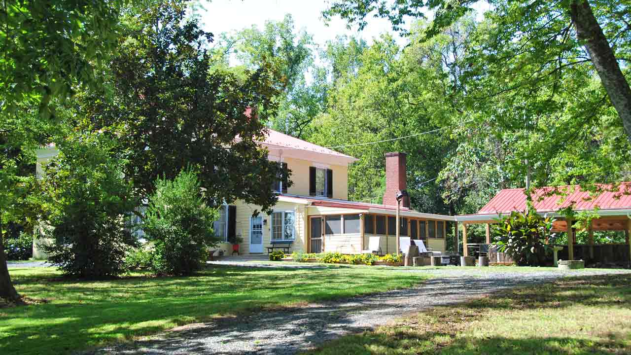 Mickle Knox - Outdoor pavilion with open seating area